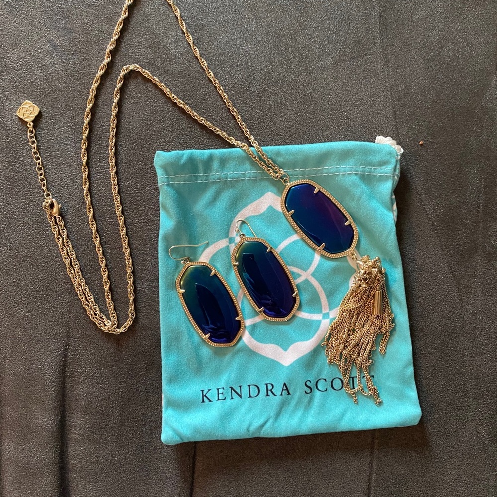Kendra Scott necklace and earrings